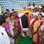 ورنگل ضلع وردھنہ پیٹ کے اَڈوپہ مہیش نے تلنگانہ انچارج میناکشی نٹراجن سے ملاقات کی۔